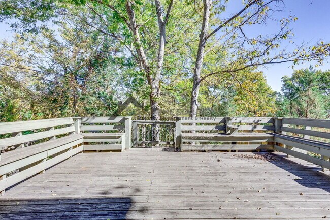 Building Photo - 502 32nd Ave S