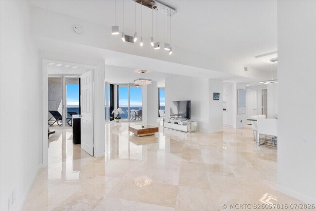 Building Photo - 3200 N Ocean Blvd