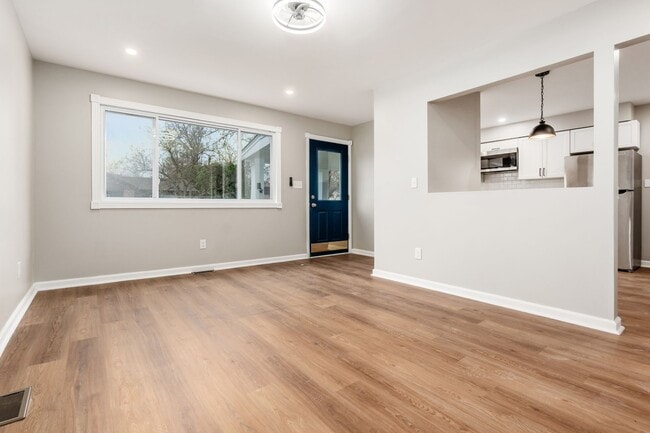 Building Photo - 2652 Landsburn Dr