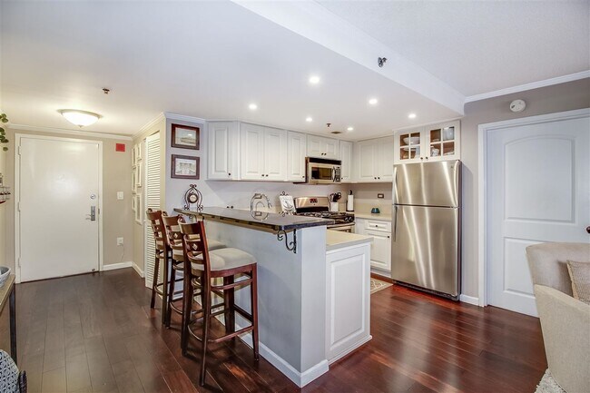 Building Photo - 700 1st St