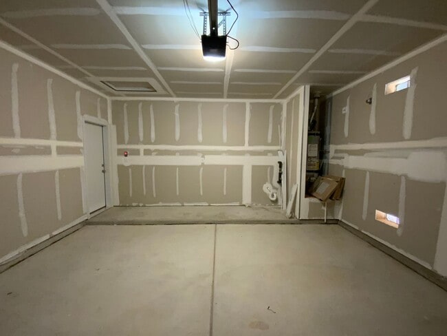 Building Photo - 3 Bedroom Single Story New Build in Lomas ...