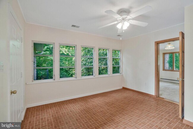 Building Photo - 709 Ellsworth Ave