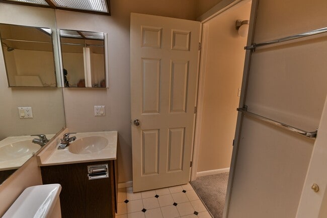 Building Photo - 2 Bedroom Condo in Mechanicsburg