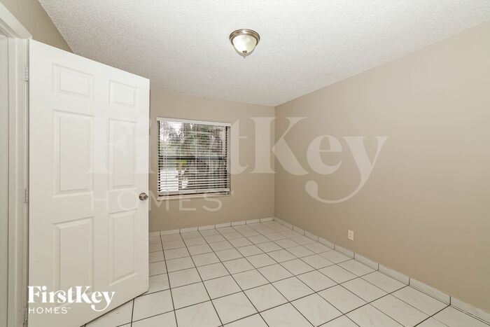 Building Photo - 5168 Edgecliff Ave