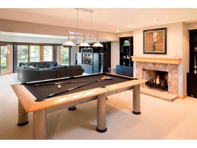 Building Photo - 1215 Oakview Rd