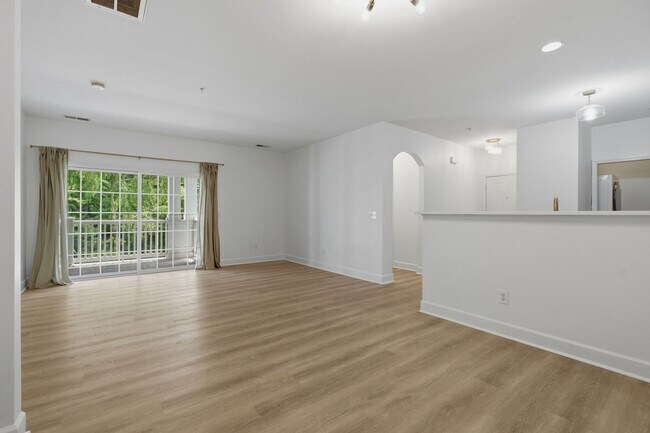Building Photo - 4846 Bevendean Dr