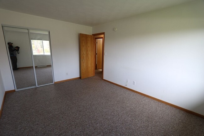 Building Photo - 2 Bedroom 1 Bath