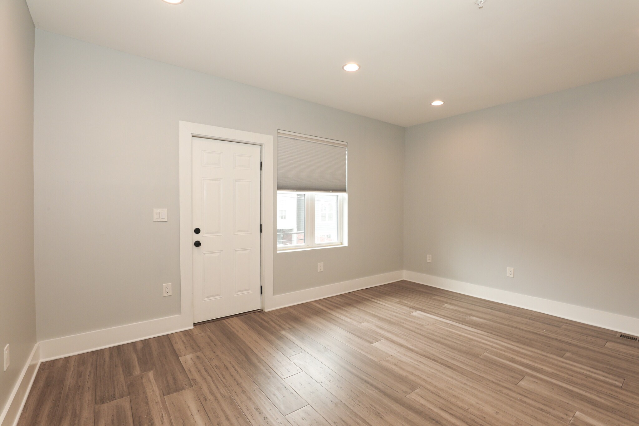 Building Photo - 1225 Raum St NE