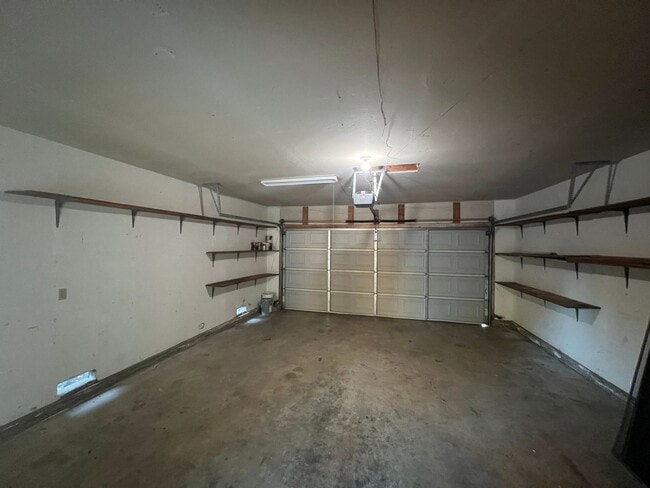 Building Photo - Single story home located in Lakewood Elementary School District!