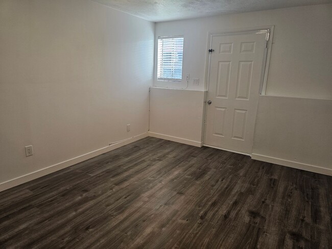 Building Photo - Check out this Beautiful 4 bedroom 2 Bathroom Home in West Valley Ut!!