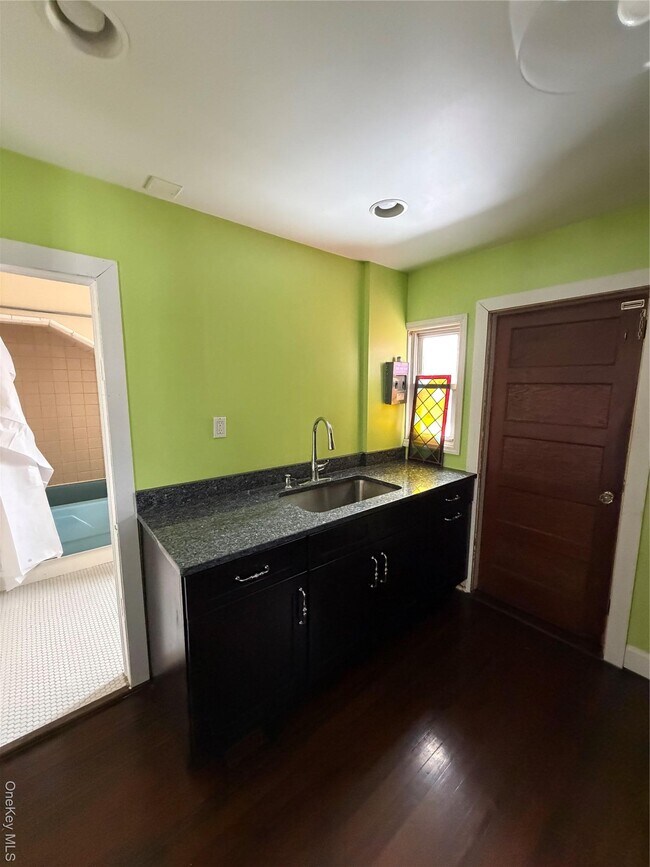 Building Photo - 32 Fountain Pl