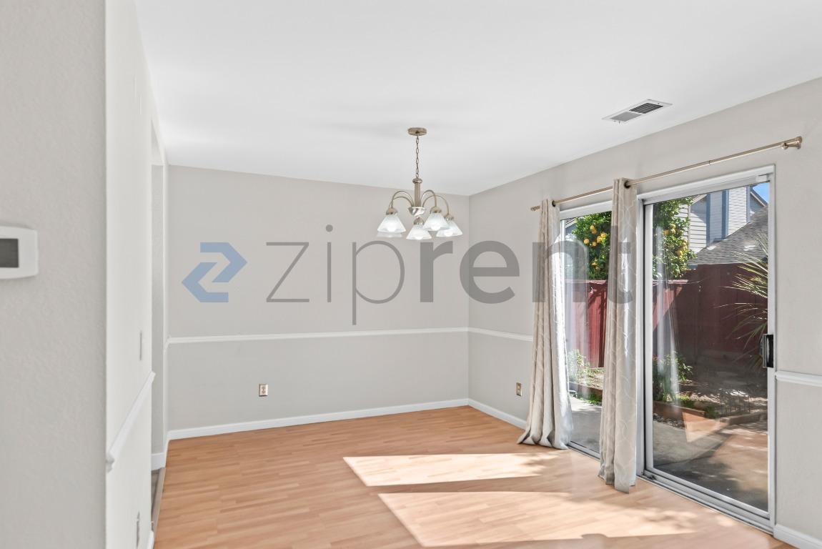 Building Photo - Unit