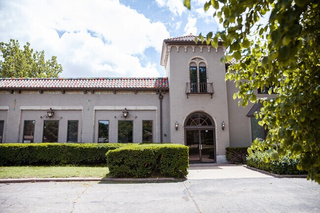 Building Photo - 1300 E Iron Ave