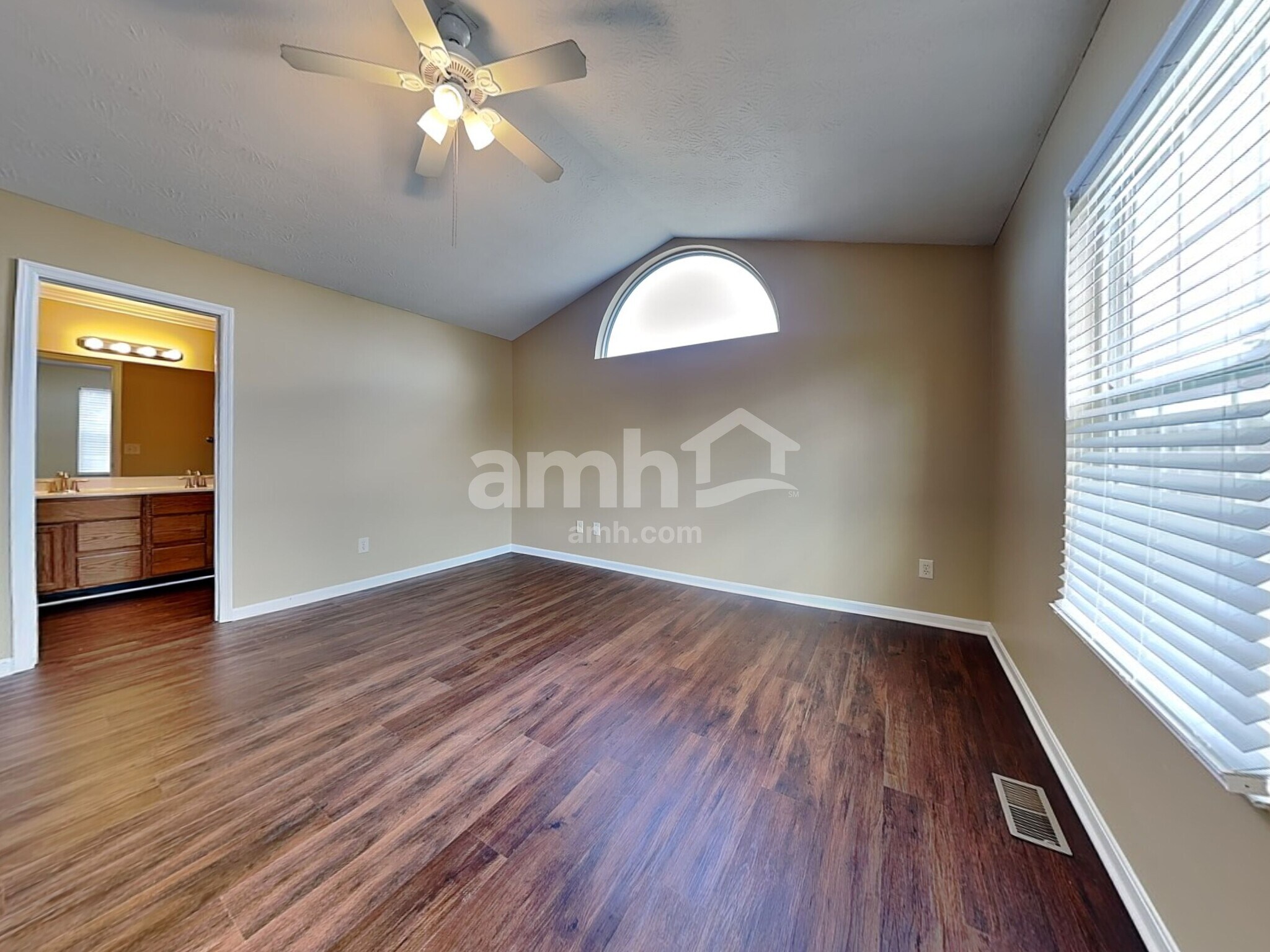 Building Photo - 4695 Woodfield Dr