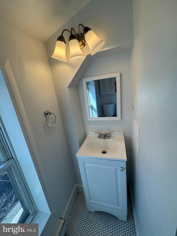 Building Photo - 1600 Pine St