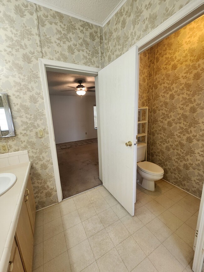 Building Photo - 5924 Vanco Dr