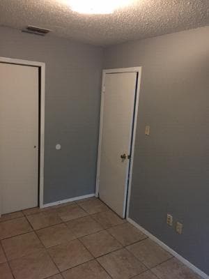 Building Photo - 9660 Royal Woods Dr N
