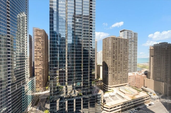 Building Photo - 505 N McClurg Ct