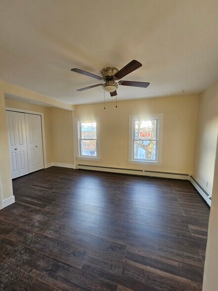 Building Photo - 187 Ferry St