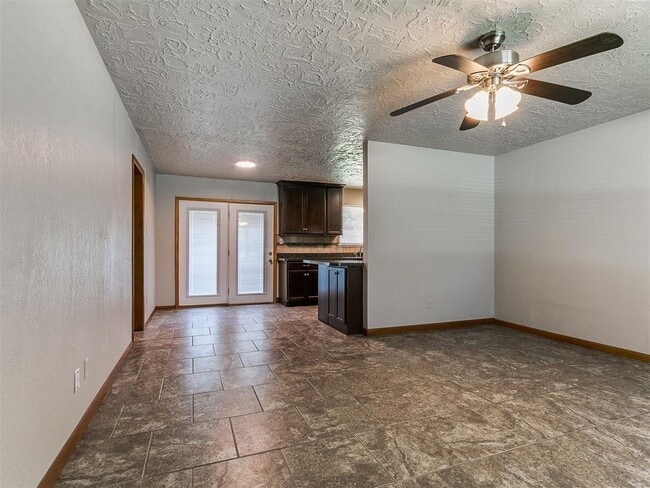 Building Photo - 212 S Mercedes Dr