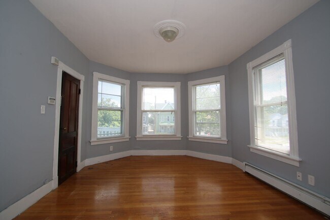 Building Photo - 198 Blatchley Ave