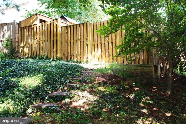 Building Photo - 2055 S Lincoln St