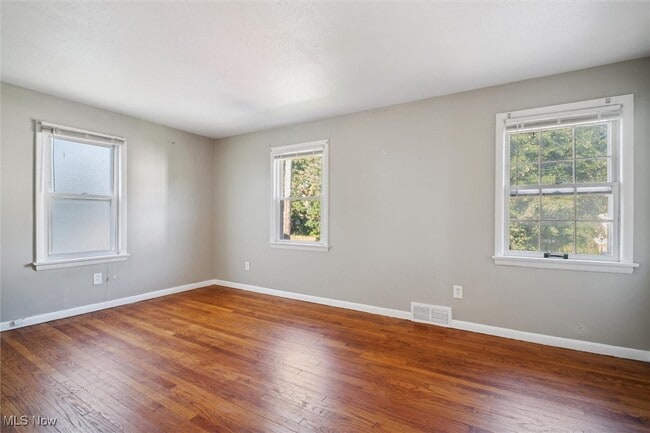 Building Photo - 1349 W 87th St