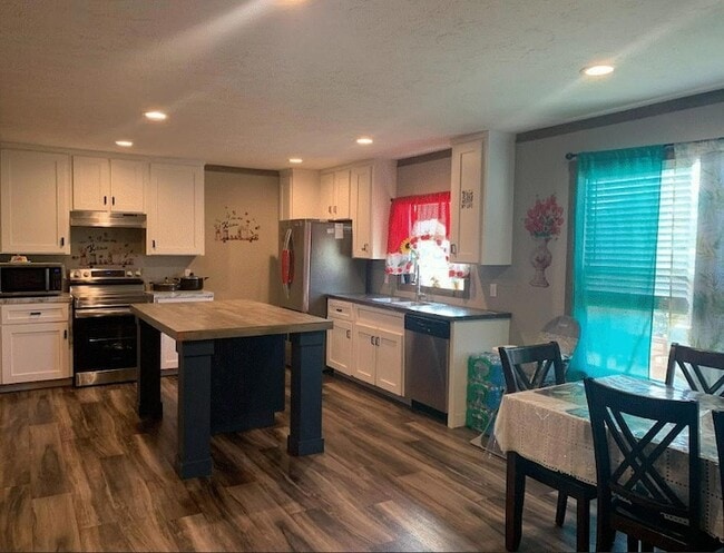 Building Photo - 104 Pineapple Sage Cv
