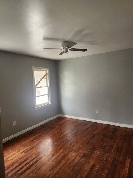 Building Photo - 2104 Date Ave