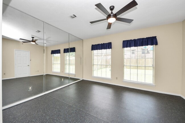 Building Photo - 10503 Great Plains Ln