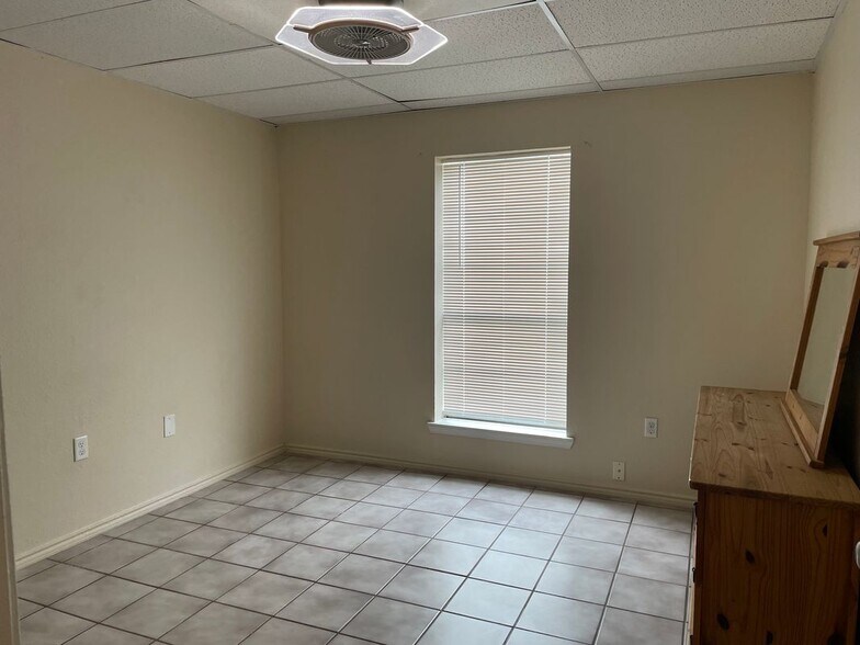 Building Photo - 5712 Padre Blvd