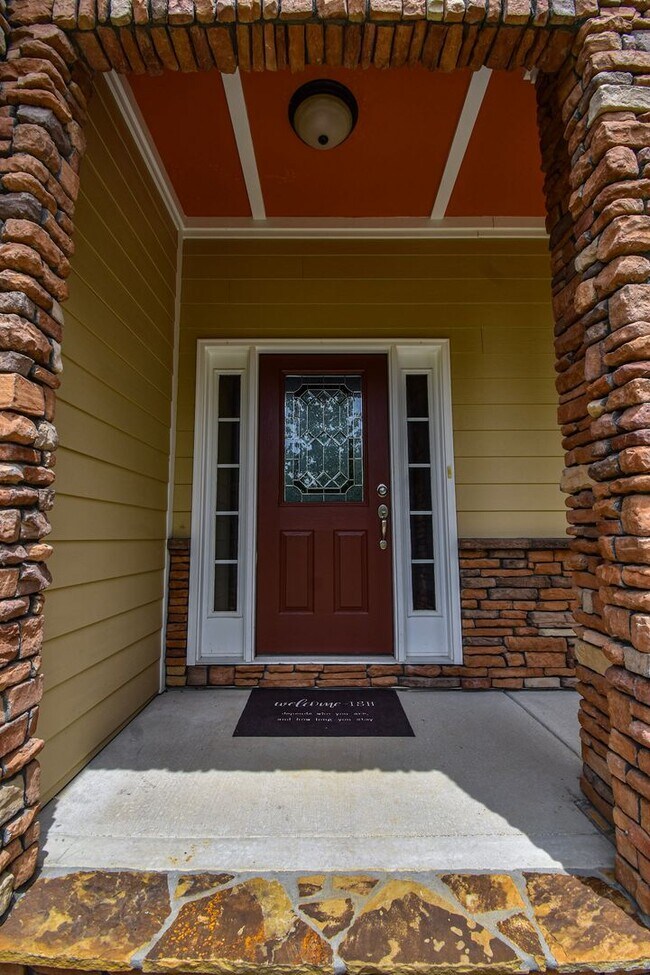 Building Photo - 4 Bedroom 2 Bathroom Home in Anderson Creek
