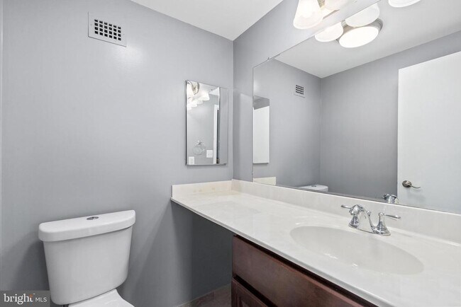 Building Photo - 3705 S George Mason Dr
