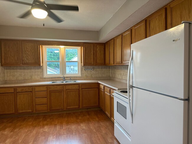 Building Photo - Remodeled 2 Bedroom House for Rent