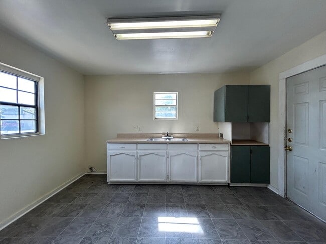 Building Photo - 815 San Jorge Ave