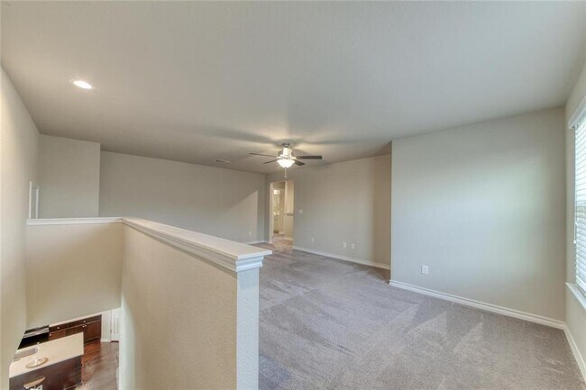 Building Photo - 173 Flexus Ln