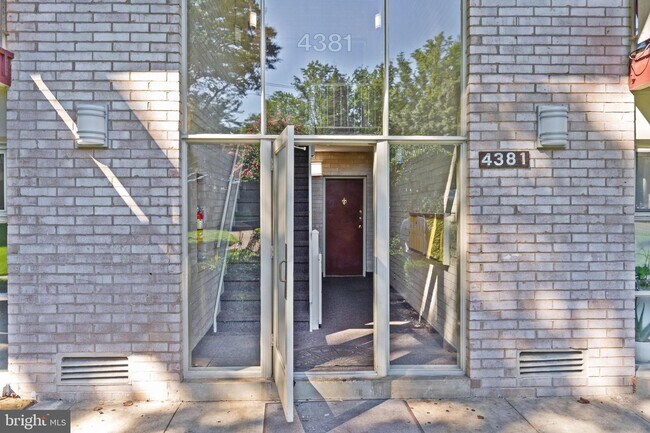 Building Photo - 4381 Americana Dr