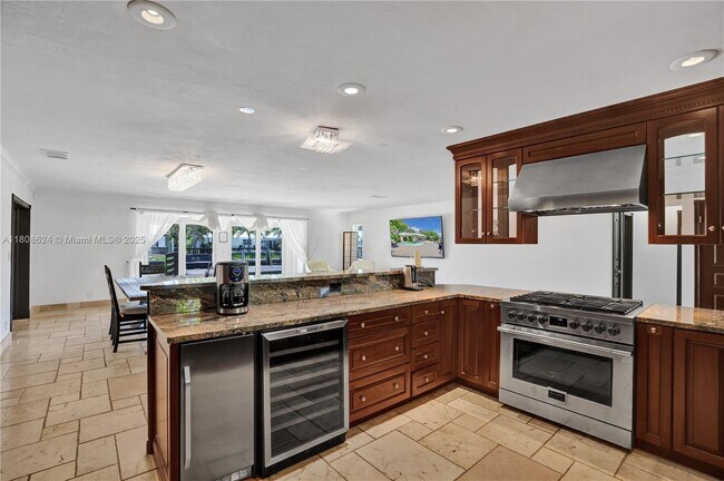 Building Photo - 3100 NE 56th Ct
