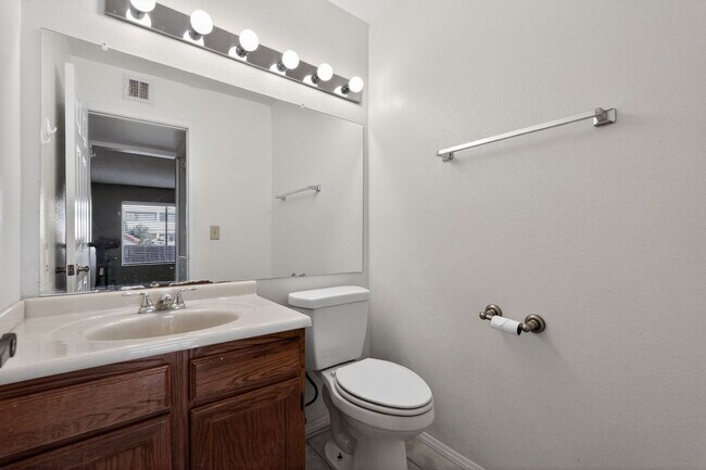 Building Photo - Charming 2BR Condo in Mesa