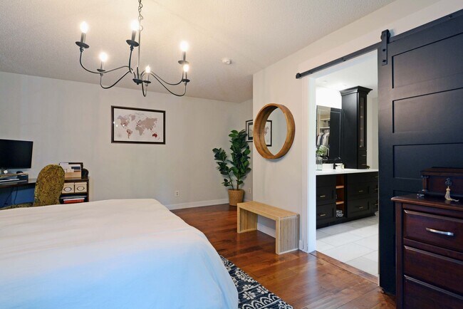 Building Photo - Beautiful 4-Bedroom Home in Vadnais Height...