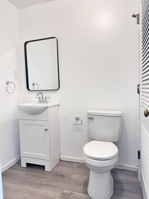 Building Photo - 1270 Peach Tree Dr