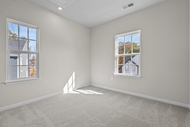 Building Photo - 1509 Newpoint Dr
