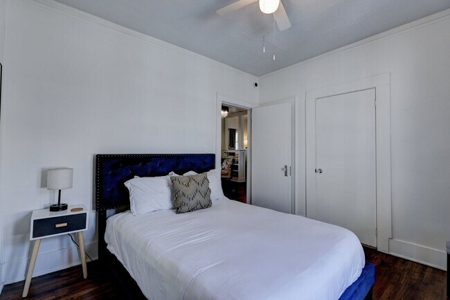 Building Photo - Fully Furnished in Owen Park!