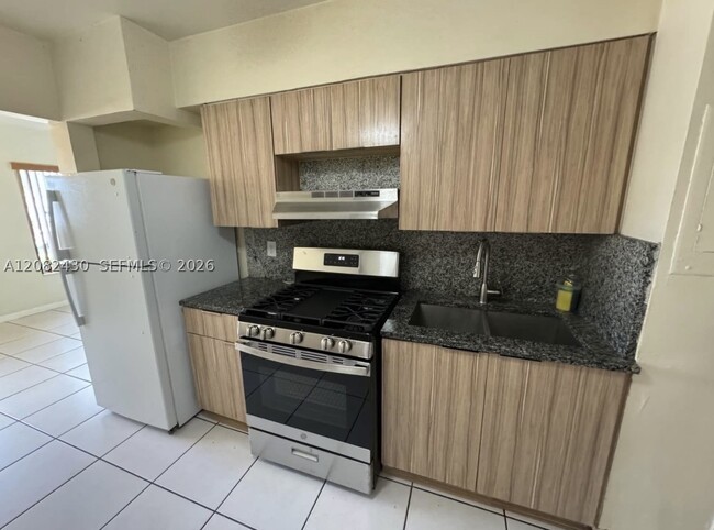 Building Photo - 510 W 36th Pl