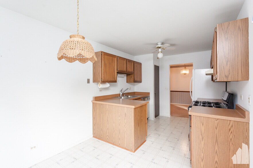 Building Photo - 2630 Northampton Dr