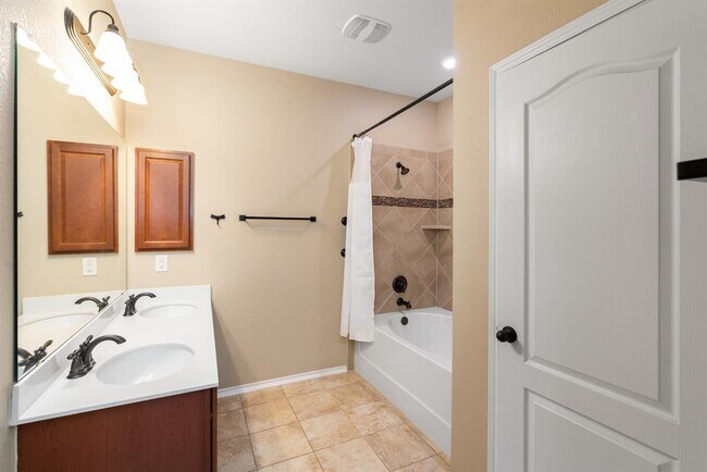 Building Photo - 1078 Bowline Dr