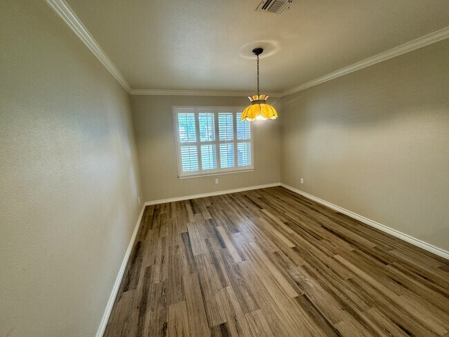 Building Photo - 34 Ridge Dr