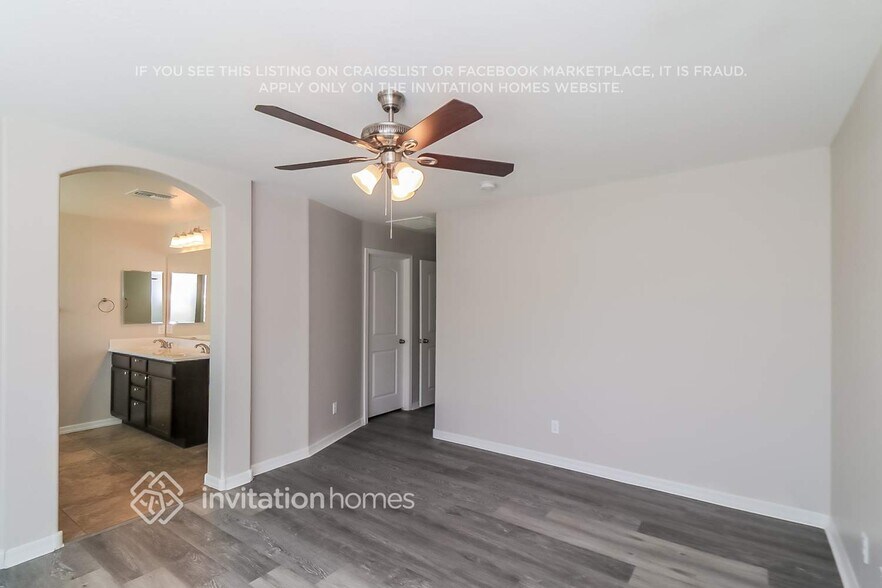 Building Photo - 5726 S 27th Dr