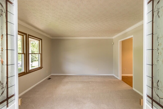 Building Photo - 8047 Simfield Rd