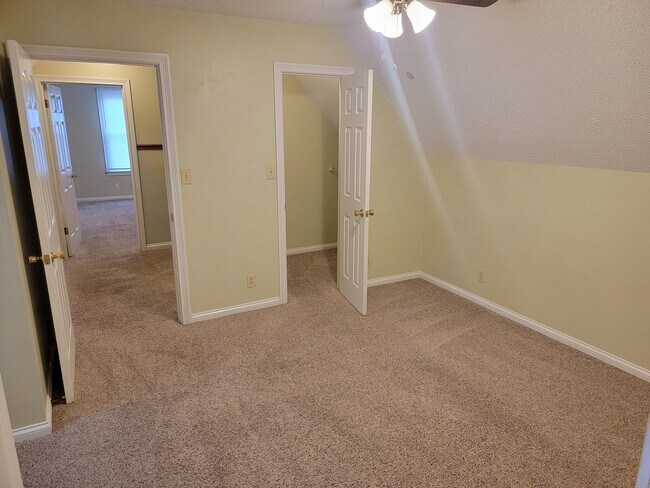 Building Photo - 3103 Larson Ln